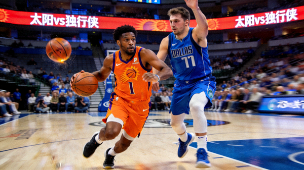NBA常规赛菲尼克斯太阳对阵达拉斯独行侠精彩瞬间